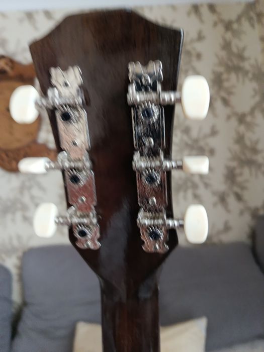 Акустическая гитара