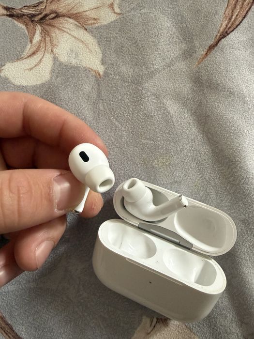 AirPods Pro (2-ро поколение) – оригинални, отлично състояние