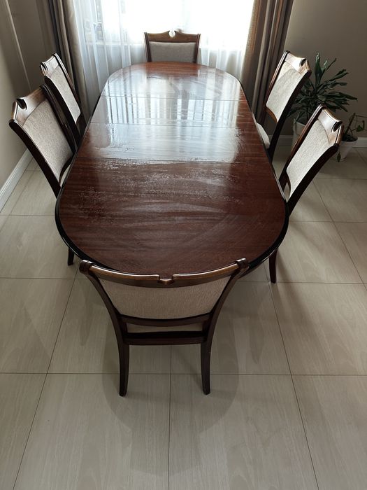 Masa extensibila din lemn masiv cu 6 scaune