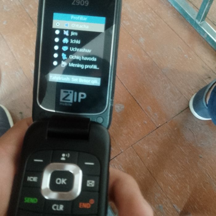 Zip 909 eligantni tel
