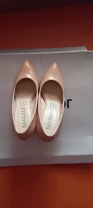 Продаются женские туфли на каблуках