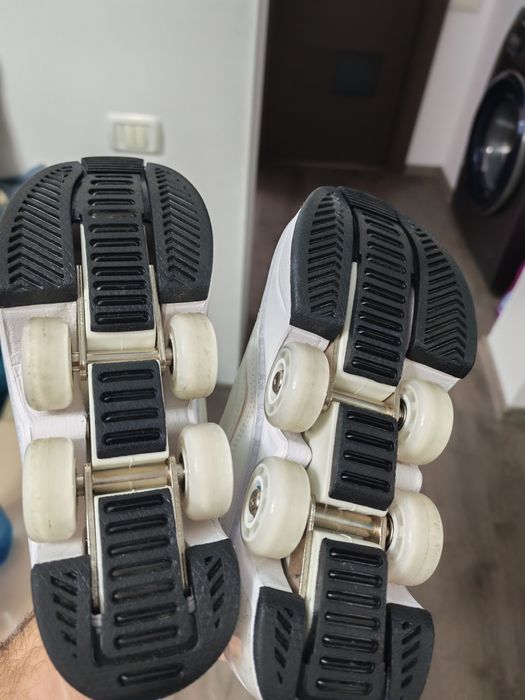 Adidași cu role retractabile