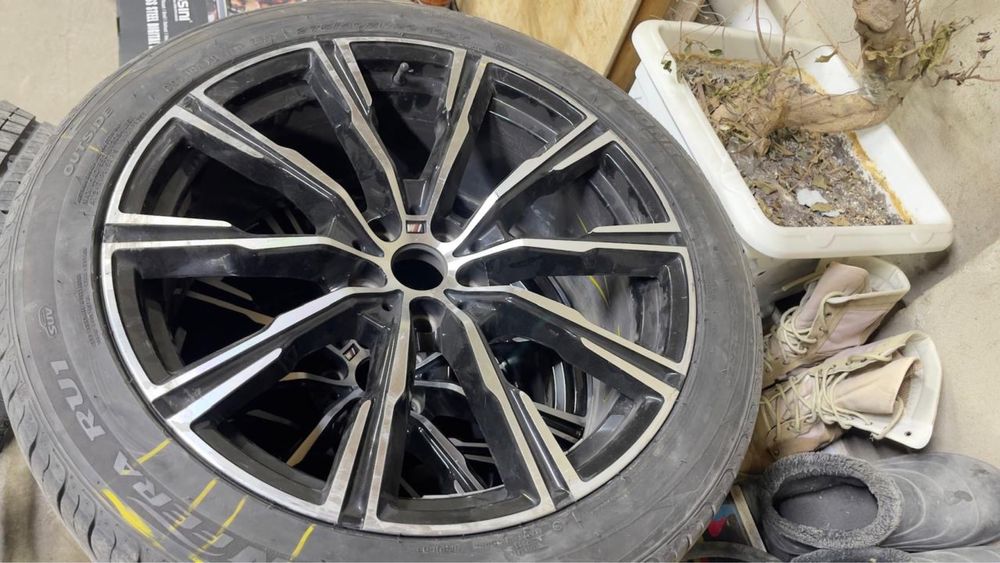 Летний шины с дисками от BMW  X5