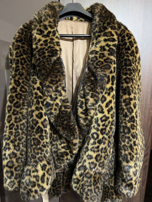 Vând haină blană artificială.