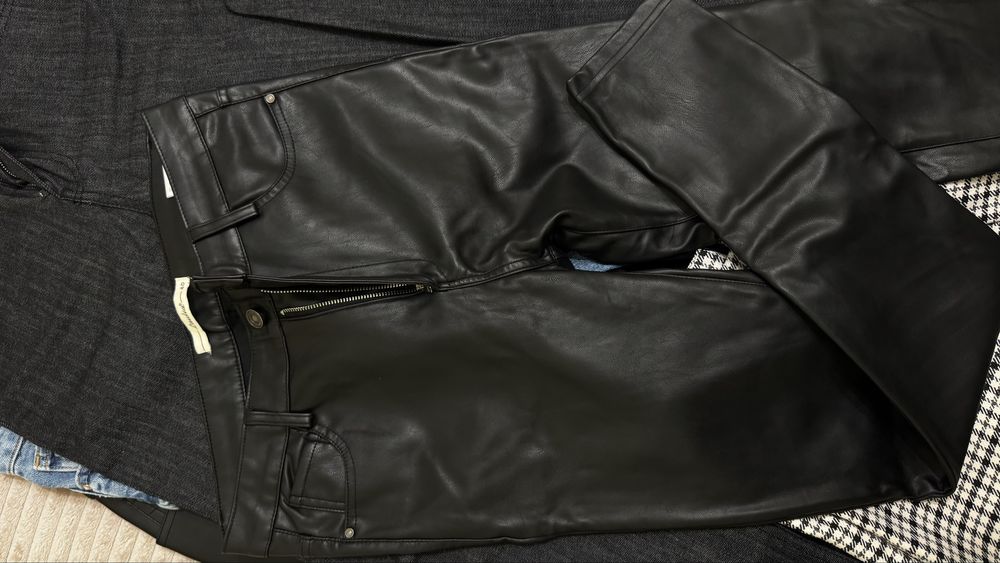 Дънки и кожени панталони Zara, Levi's , Bershka
