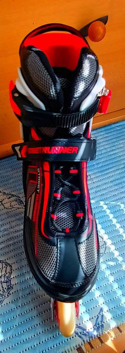 Ролери в:червен,черен и бял цвят.Номера от 39 до 42