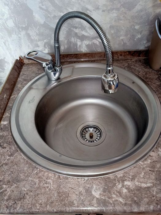 Продам кухонную мойку