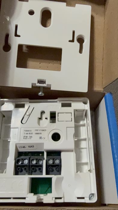 Uponor Smatrix Base T-146 Bus RAL9016