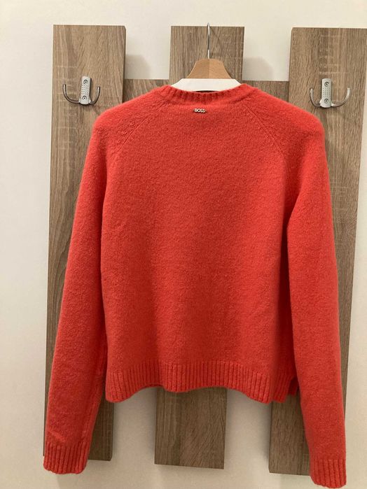 Блузи , пуловери на BOSS, в свежи цветове, нови с етикет