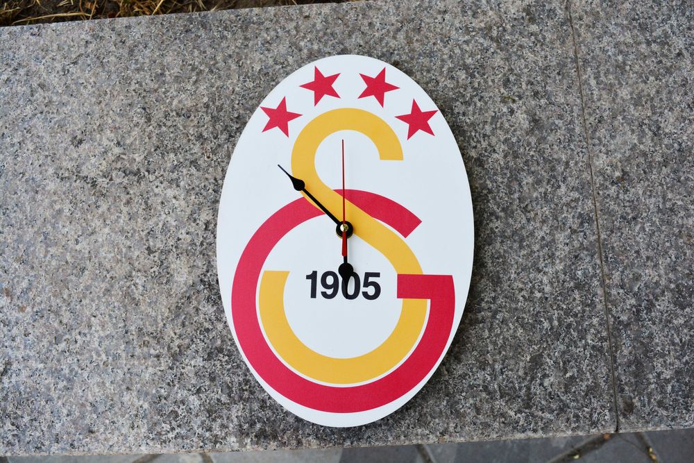 Стенни часовници с емблеми на всички футболни отбори