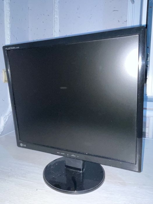 Монитор рабочий LG