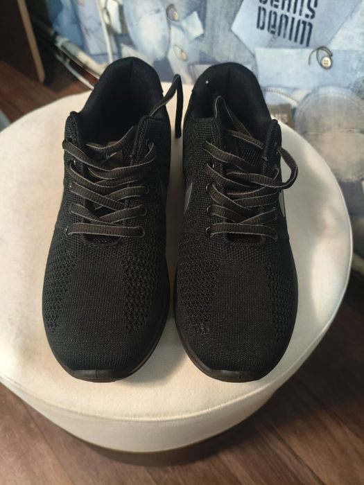 Кроссовки женские