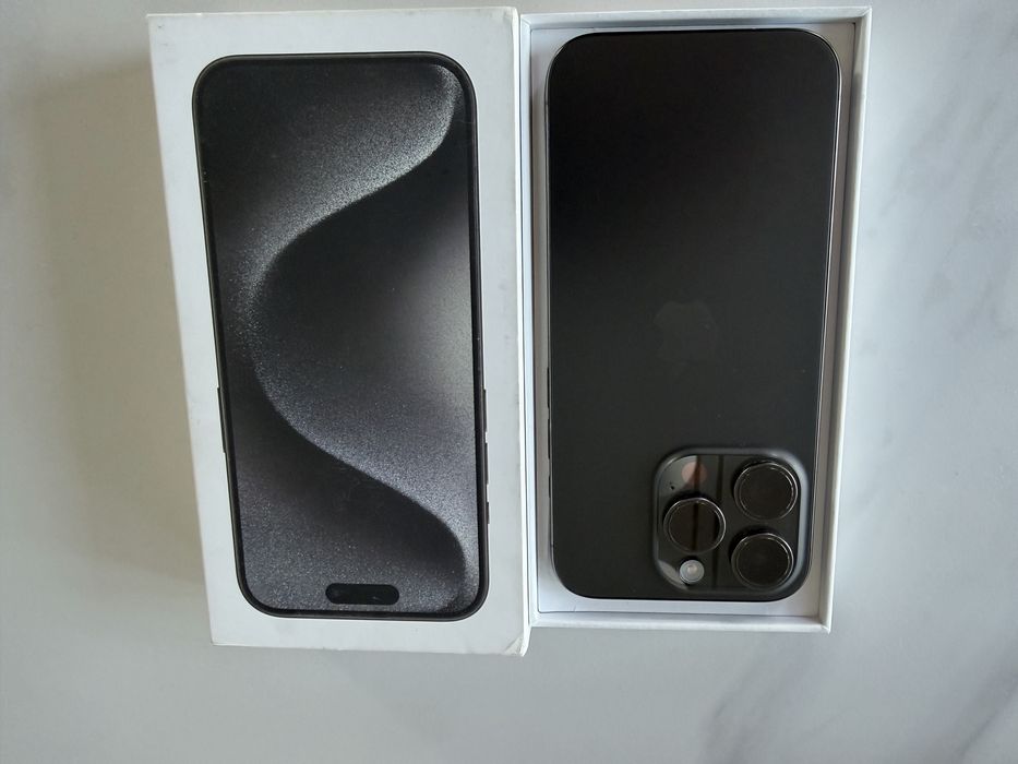 Iphone 15 pro ca nou cumparat de la Altex