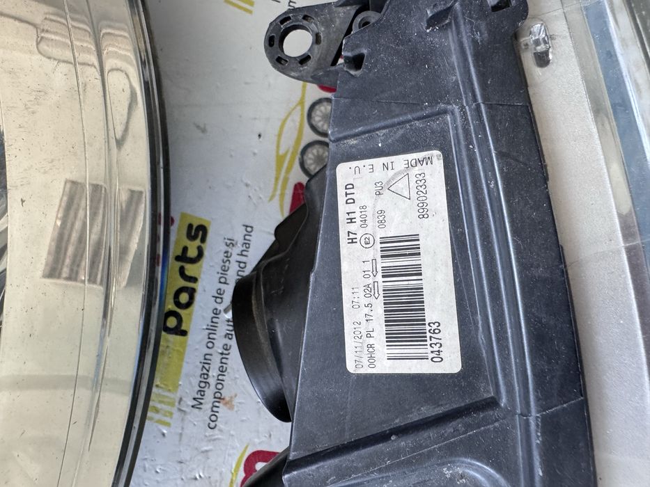 Far stanga dreapta Citroen C4 2005-2010