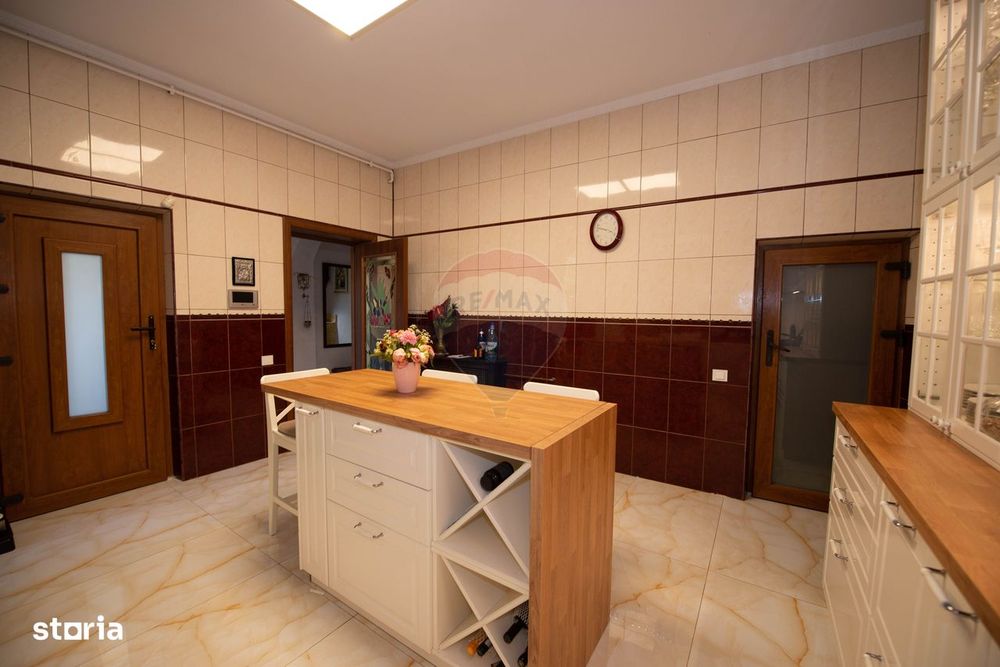 Casa de vanzare 483mp suprafata totala si teren 494mp, Sector 1