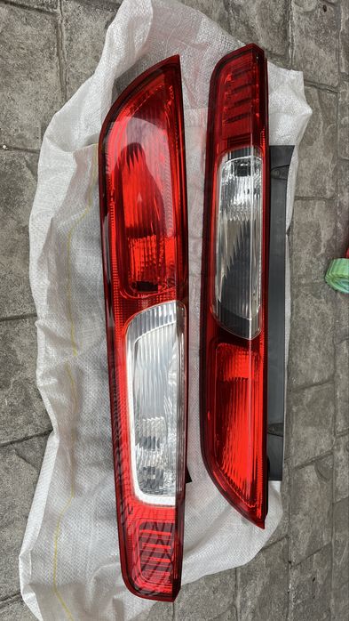 Ambele Faruri ford focus 2
