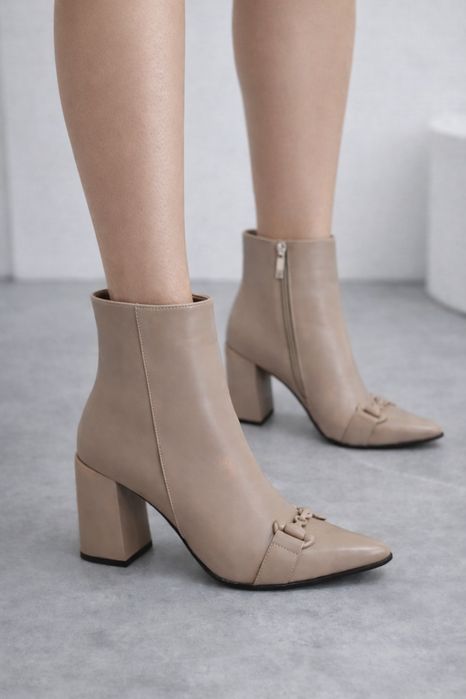 Четири модела, ограничени размери боти на супер ниски цени.