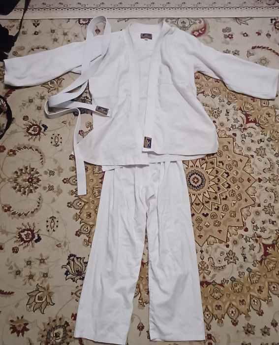 Кимоно Mizuno Yusho, размер 4/170, 100% хлопок в хорошем состоянии.