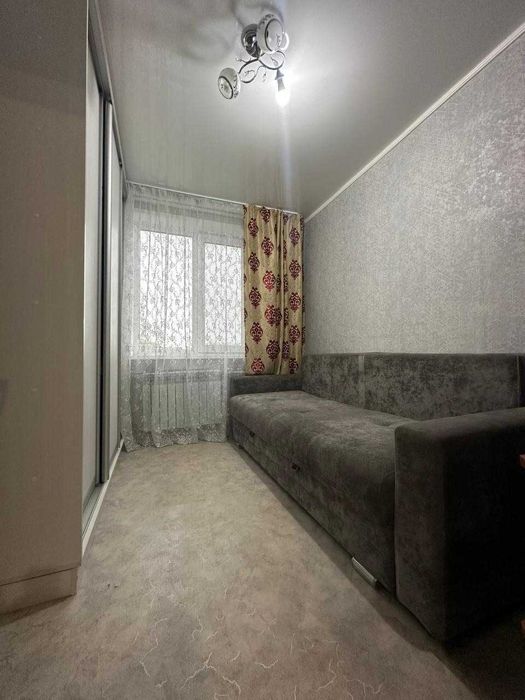 Продам 4-х комнатную кв., 20 мкр.