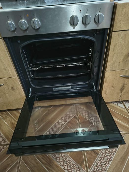 Cuptor electric trifazic incorporabil Gorenje cu plită electrică