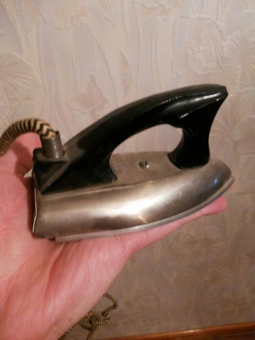 Продается коллекционый мини утюжок.
