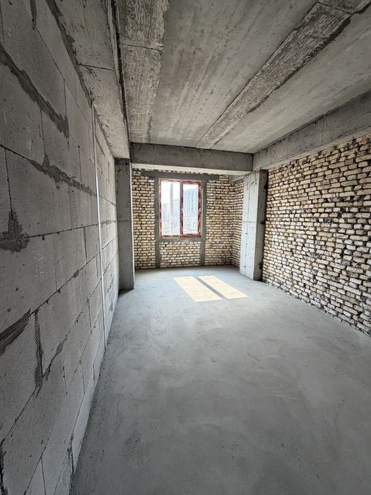 Продаётся квартира 2-етаж 80м2 2-комнотная