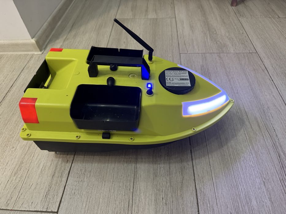 Лодка за захранка Baits boat D20 1000mA Max GPS