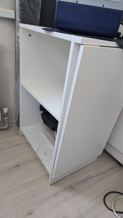 Продам столик с полками