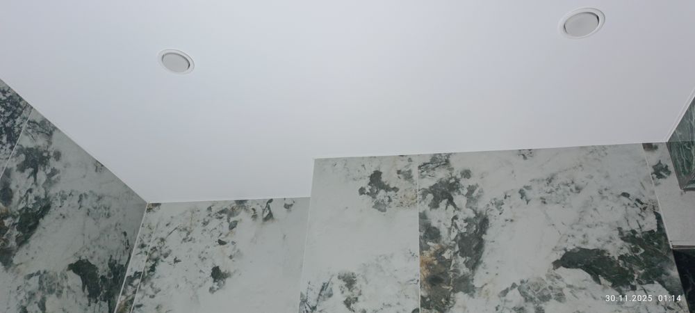 SANUZEL Natyajnoy potolog . Санузел Натяжной потолог