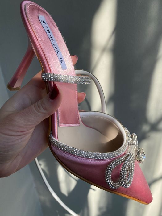 Дамски розови обувки с панделки