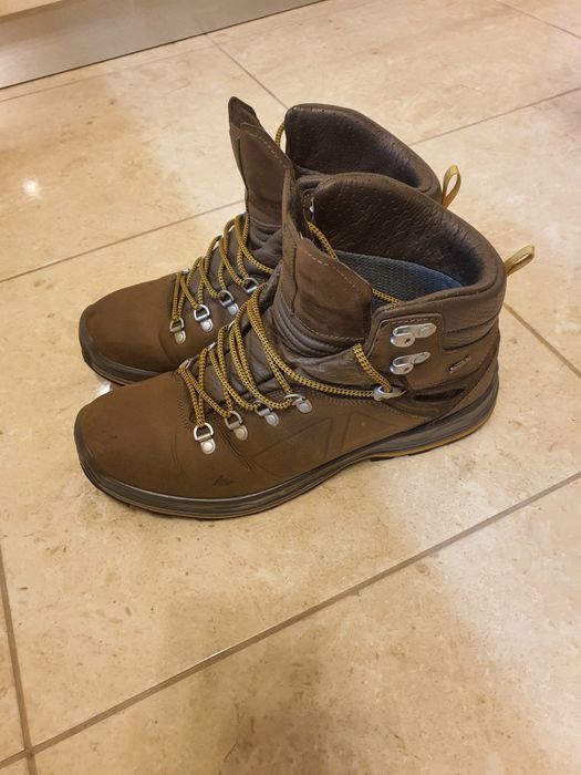 Vând bocanci Quechua din piele impermeabili 44