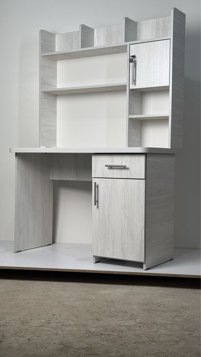 Stol Parta Pismenniy