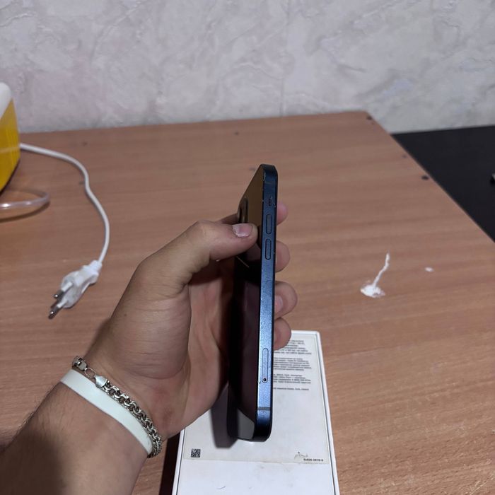 Продам iPhone 12