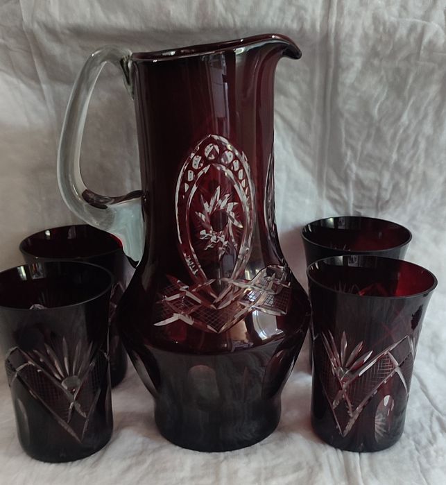 Старинен кристален сервиз за вино