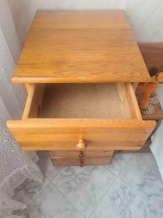 Нов дървен шкаф с чекмеджета