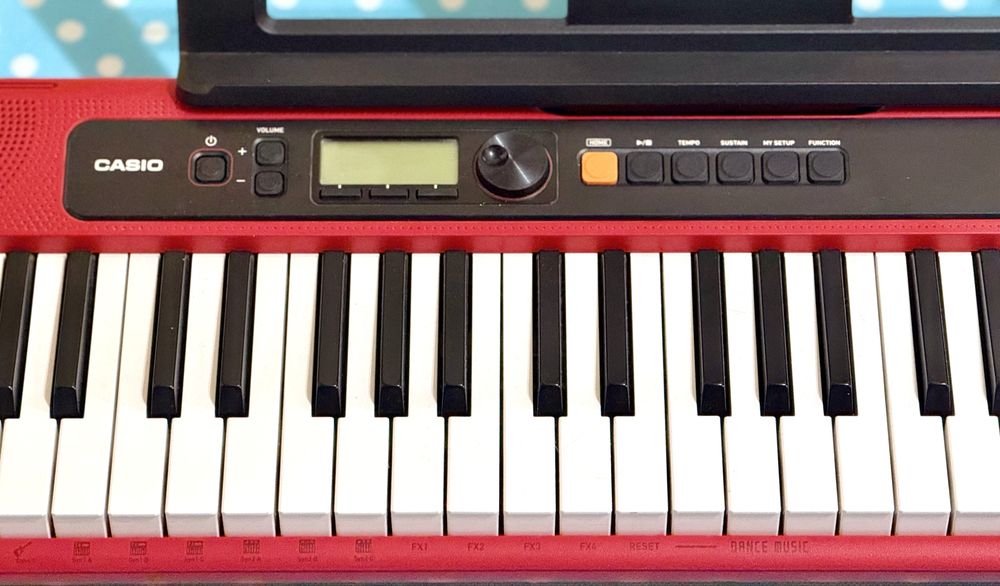 Синтезатор Casio CT-S200 в идеальном состоянии