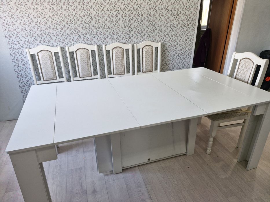 Продаётся стол и стулья