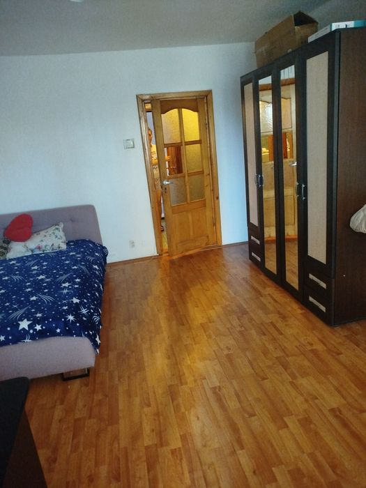 Închiriez garsoniera!!.