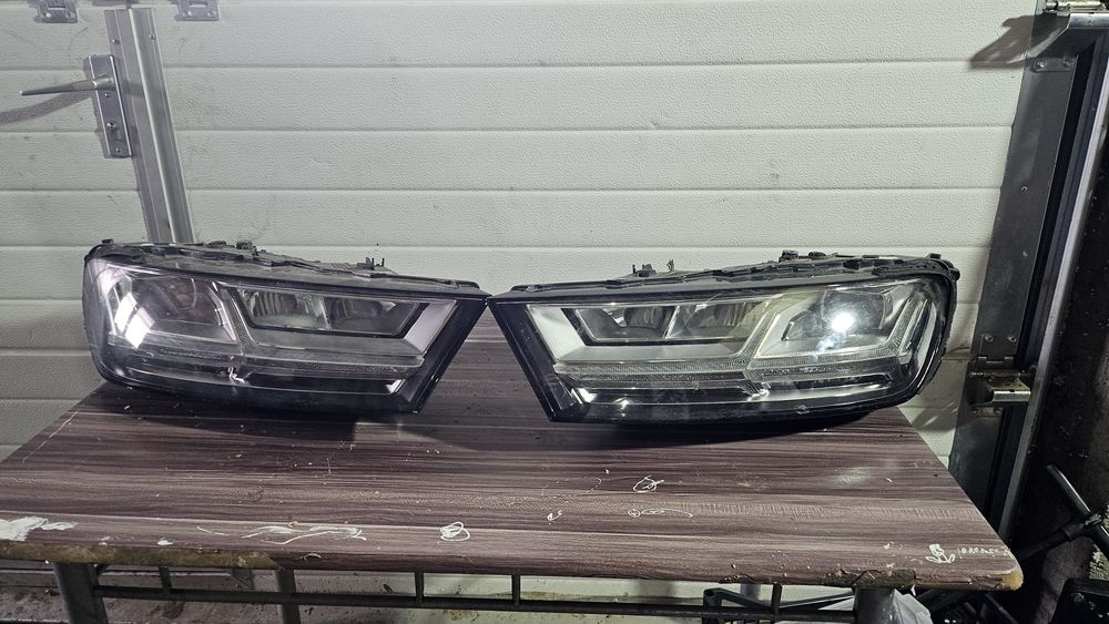 Faruri audi Q7 4M