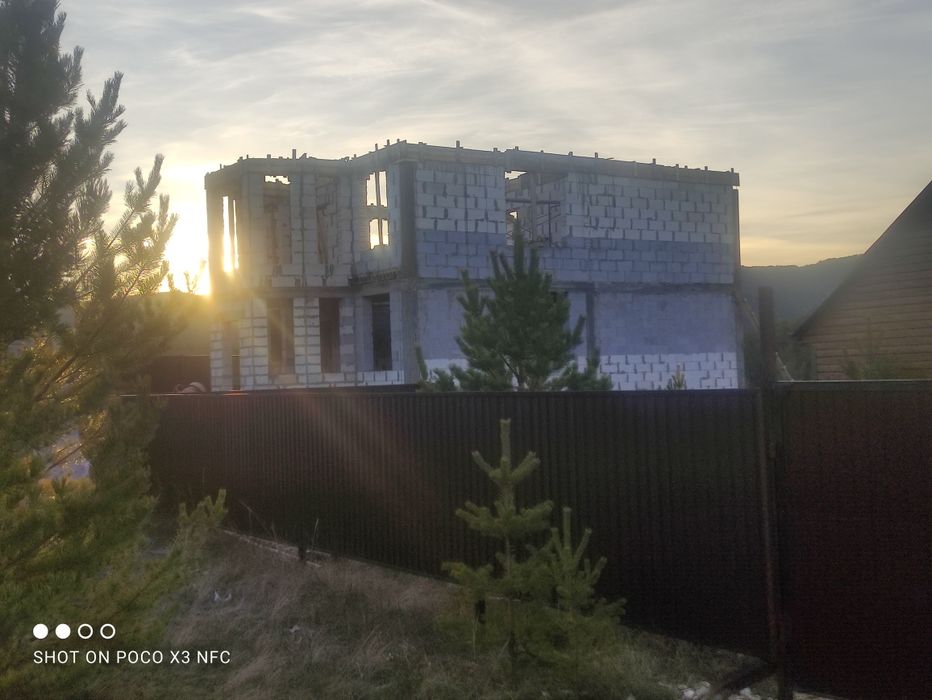 Продам не достроеный 2х этажный дом