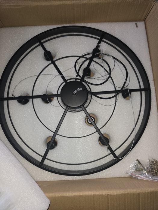 Уникален кристален полилеи с метална рамка и висящи кристали