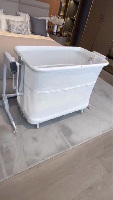 Манеж-кровать для младенца