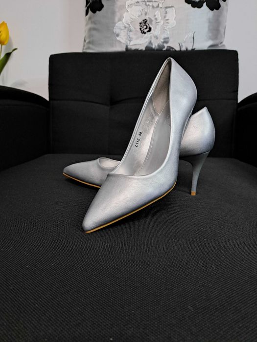 Pantofi eleganti