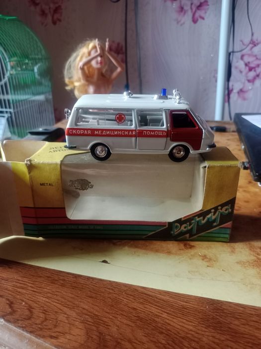 Продам машинки. 1:43