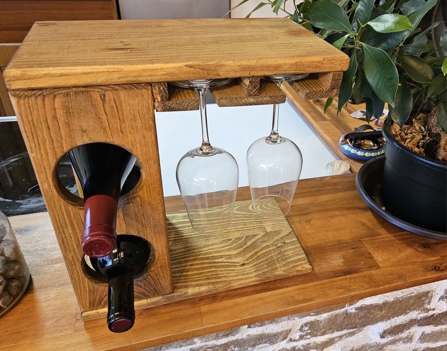 Дървен стелаж за вино