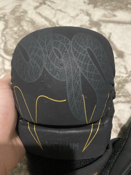 MMA РЪКАВИЦИ - Venum - Serpenti MMA Sparring Gloves - Black/Silver/Gold