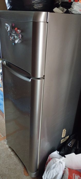 Хладилник indesit с горна камера