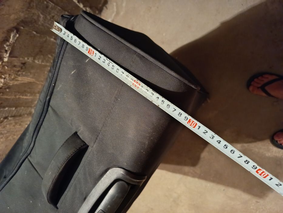 Продавам куфар.Запазен.