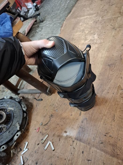 Наколенки за мотор