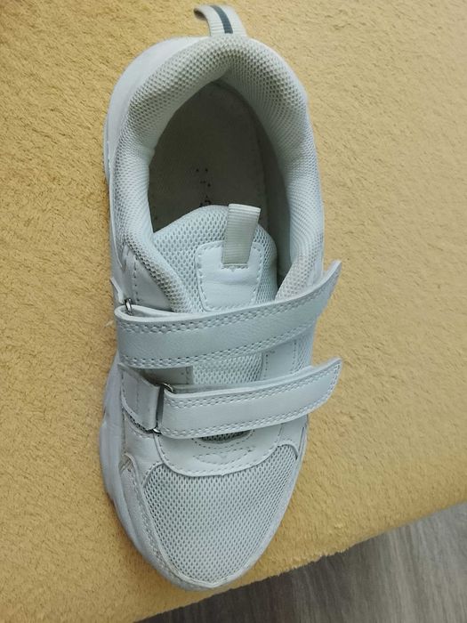 Кроссовки девичьи